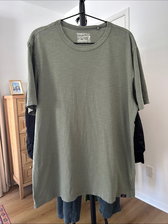 Faherty Other - Faherty Men’s Tee. Size Large. PTP 22”. Light green. 100% organic cotton.